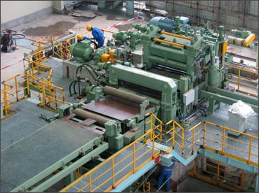 寶鋼不銹帶鋼工程新里程碑 平整機(jī)牌坊精準(zhǔn)安裝就位，助力高端不銹鋼生產(chǎn)